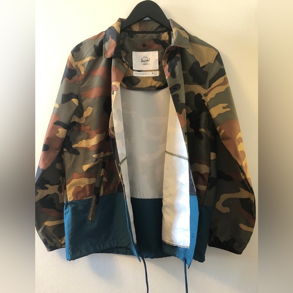 The Herschel Camo Voyage Coaches Jacket Rain Wind Unisex Small - Picture 6 of 8